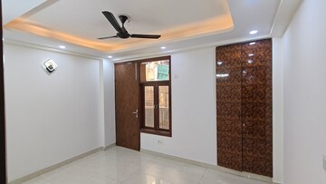 Room in 3 BHK Builder Floor at Malviya Nagar – for Rent