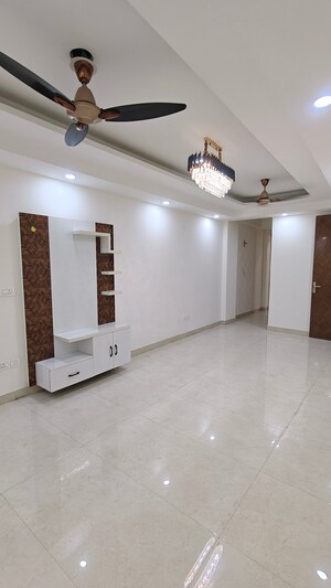 Room in 3 BHK Builder Floor at Malviya Nagar – for Rent