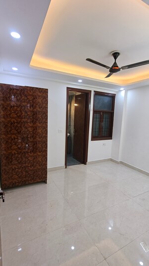 Room in 3 BHK Builder Floor at Malviya Nagar – for Rent