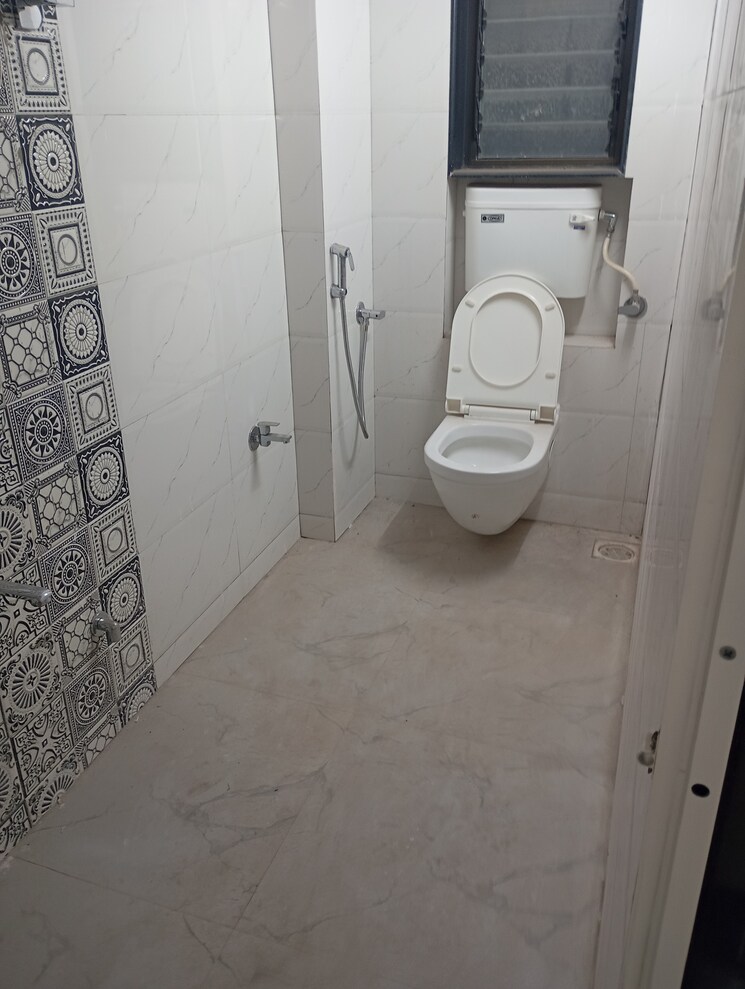 Bathroom, jb nagar 1.5 Bedroom 400 Sq.Ft. Apartment In Jb Nagar Mumbai 9623482