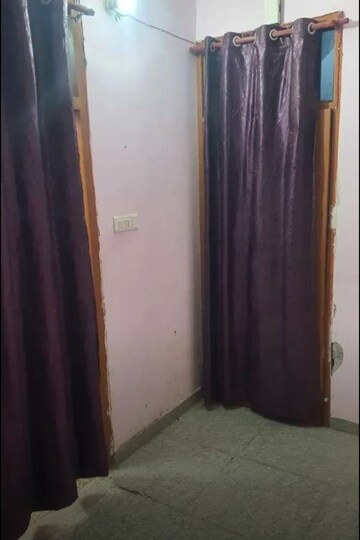 Bedroom in 2 BHK Villa at Daliganj – for Rent