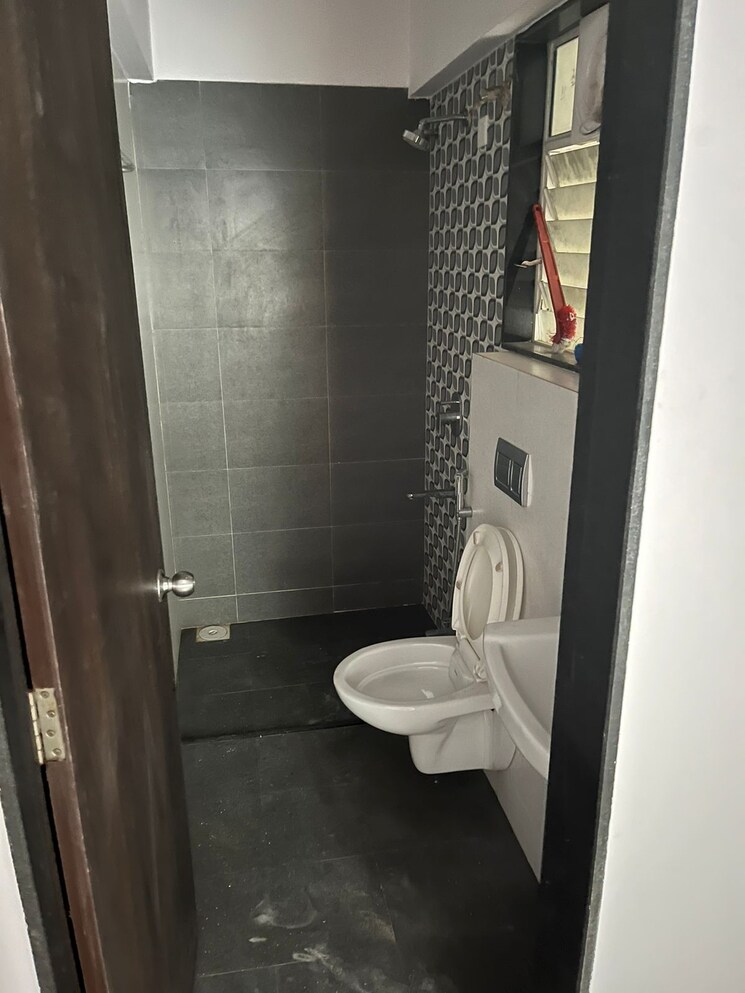 Bathroom, kothrud 2 Bedroom 975 Sq.Ft. Apartment In Kothrud Pune 9623501