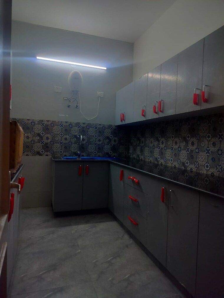 Other, sector 26 2.5 Bedroom 2200 Sq.Ft. Villa In Sector 26 Noida 9623526