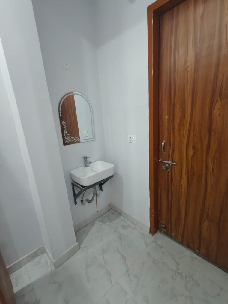 Bathroom, sector 52 2.5 Bedroom 1200 Sq.Ft. Builder Floor In Sector 52 Gurgaon 9623536