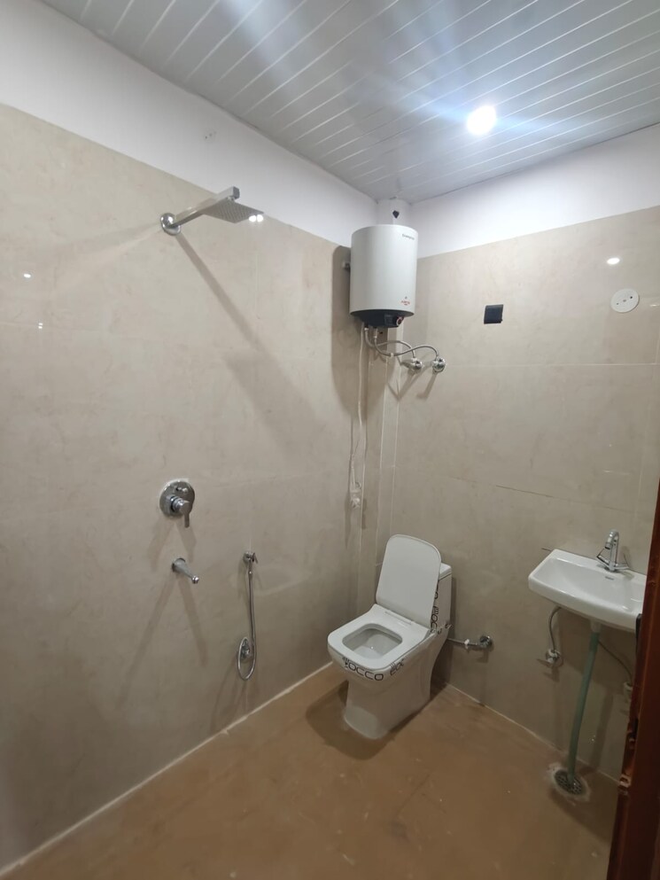 Bathroom, sector 52 2.5 Bedroom 1200 Sq.Ft. Builder Floor In Sector 52 Gurgaon 9623536