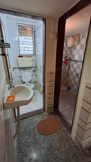Attached Bathroom in 1 BHK Apartment at Vile Parle West – for Rent