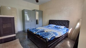 Bedroom in 1 BHK Apartment at Vile Parle West – for Rent