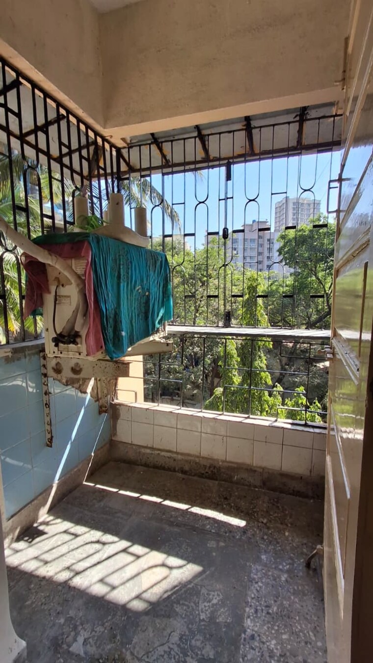 Balcony, vile parle west 1 Bedroom 350 Sq.Ft. Apartment In Vile Parle West Mumbai 9623564