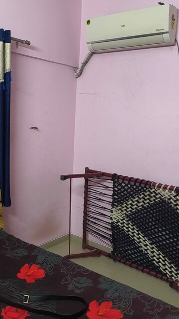 Room in 2 BHK Apartment at Adani Pratham, Near Nirma University On Sg Highway – for Rent