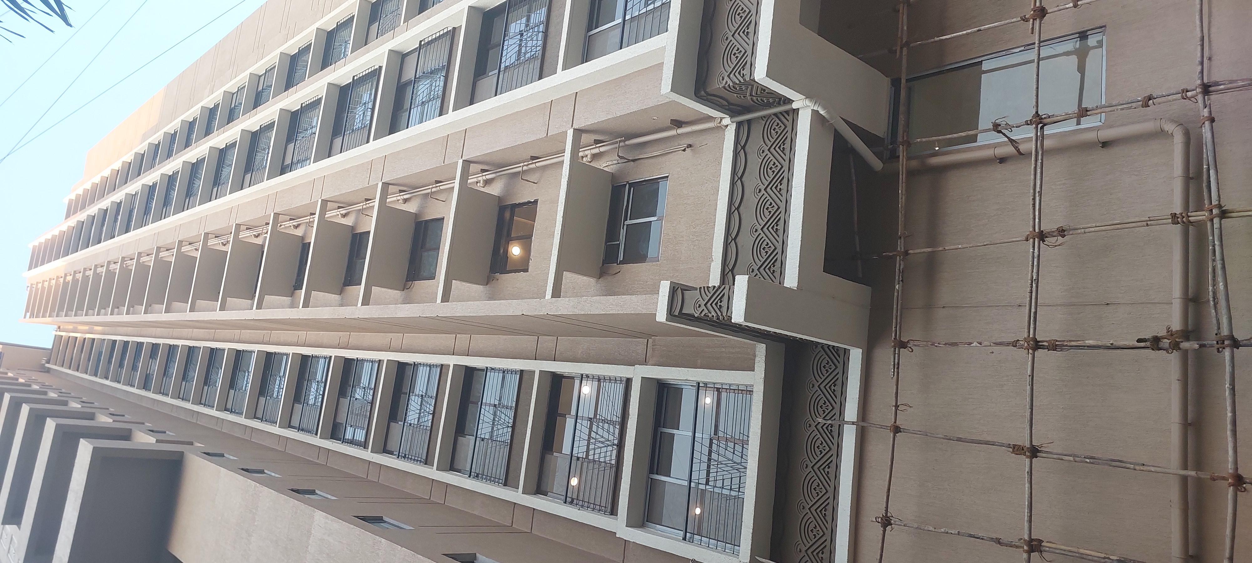 2 BHK Apartment For Rent in Group Seven Rushi Heights