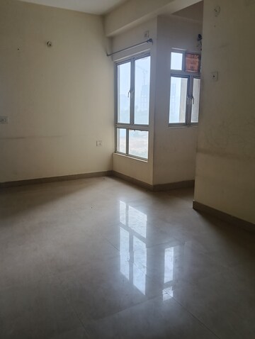 Room in 2 BHK Apartment at SCC Sapphire, Raj Nagar Extension – for Rent