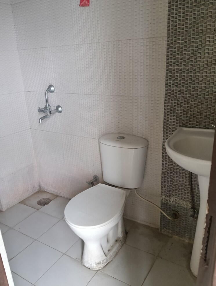 Bathroom, scc-sapphire 2 Bedroom 815 Sq.Ft. Apartment In Raj Nagar Extension Ghaziabad 9623602