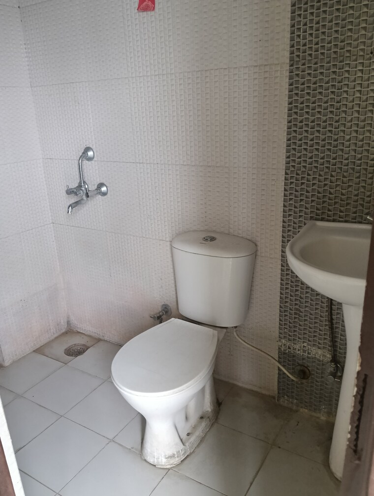 Bathroom, scc-sapphire 2 Bedroom 815 Sq.Ft. Apartment In Raj Nagar Extension Ghaziabad 9623602