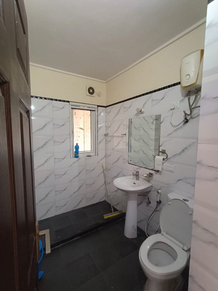 Attached Bathroom, dasnac-the-jewel 3 Bedroom 1525 Sq.Ft. Apartment In Sector 75 Noida 9623608