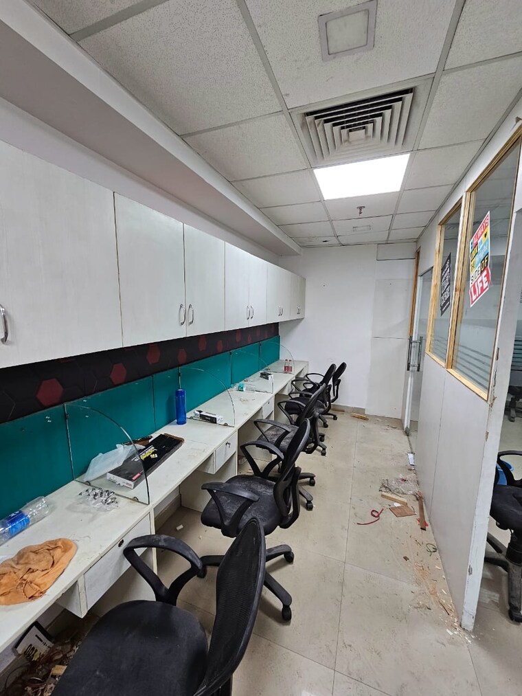 Team Area, spaze-itech-park Commercial Office Space 672 Sq.Ft. In Sector 49 Gurgaon 9623633