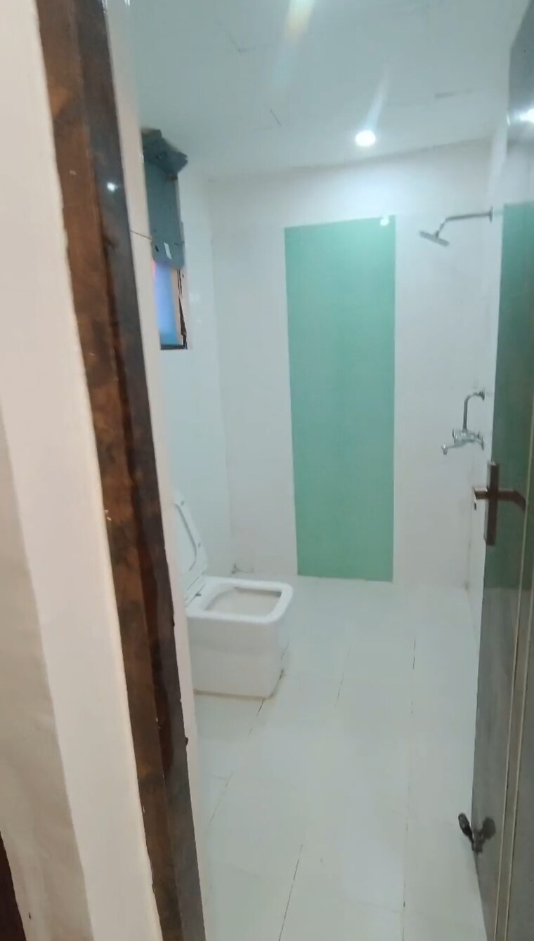 Bathroom, high-end-paradise-ii 3 Bedroom 1175 Sq.Ft. Apartment In Raj Nagar Extension Ghaziabad 9623649