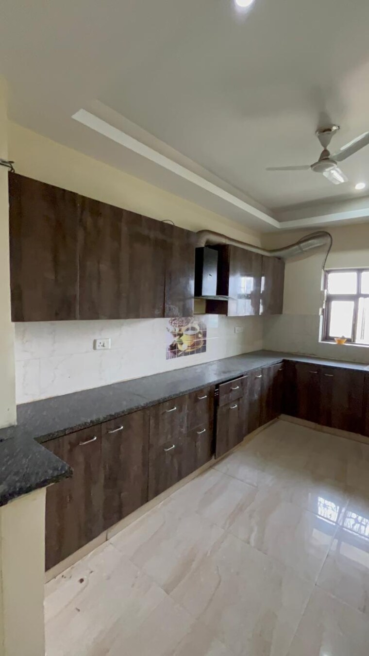 Kitchen, green fields colony 3 Bedroom 200 Sq.Yd. Builder Floor In Green Fields Colony Faridabad 9623642