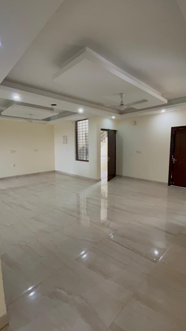 Room, green fields colony 3 Bedroom 200 Sq.Yd. Builder Floor In Green Fields Colony Faridabad 9623642
