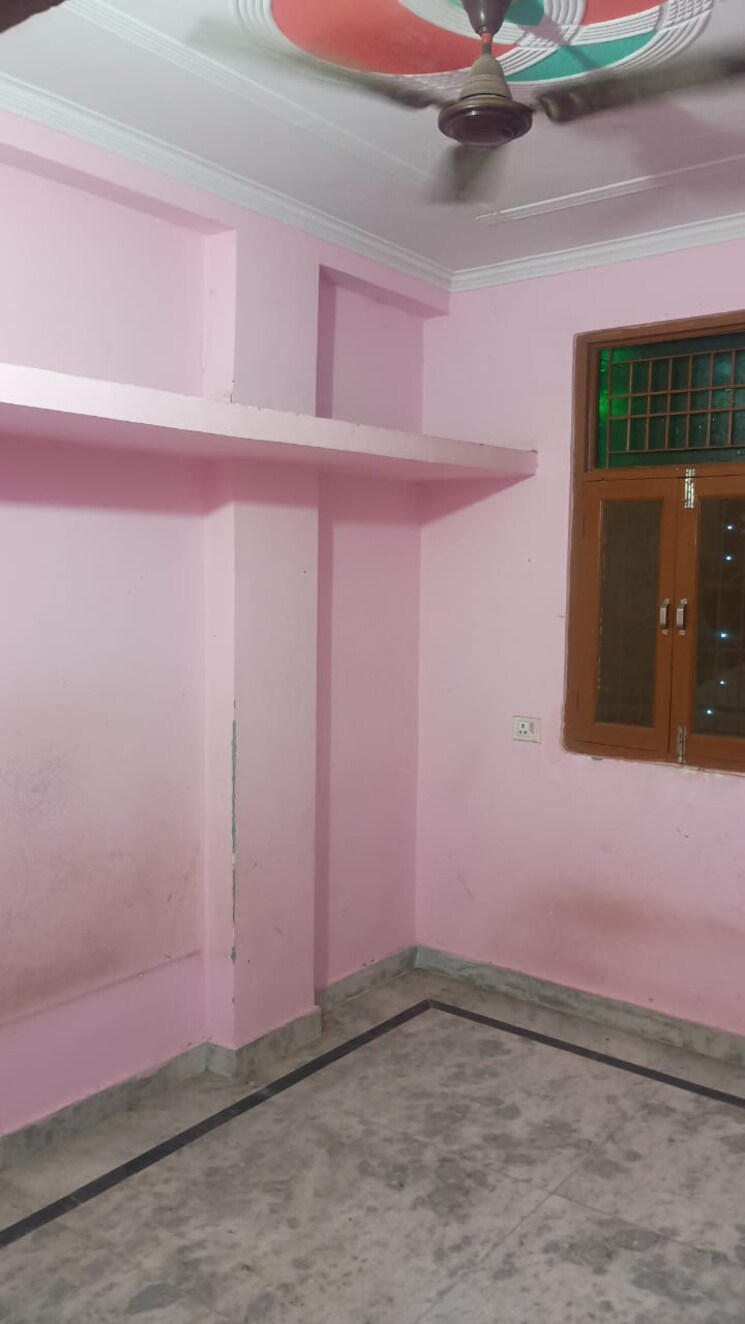 Room, new ashok nagar 1.5 Bedroom 400 Sq.Ft. Builder Floor In New Ashok Nagar Delhi 9623653