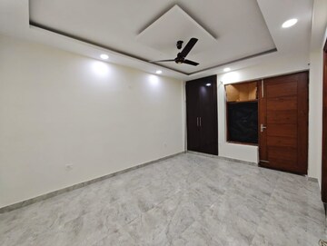 Room in 4 BHK Builder Floor at Green Fields Colony – for Rent