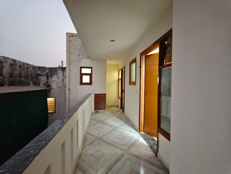 Terrace, green fields colony 4 Bedroom 365 Sq.Yd. Builder Floor In Green Fields Colony Faridabad 9623660