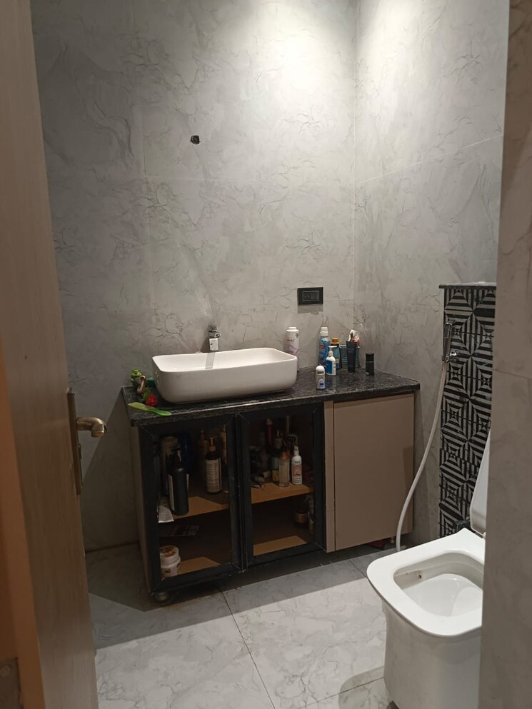 Bathroom, sector 31 2 Bedroom 1450 Sq.Ft. Builder Floor In Sector 31 Noida 9623658