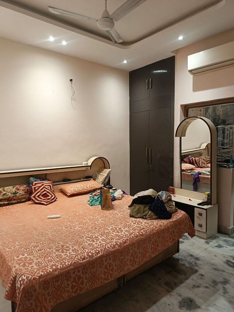 Bedroom, sector 31 2 Bedroom 1450 Sq.Ft. Builder Floor In Sector 31 Noida 9623658