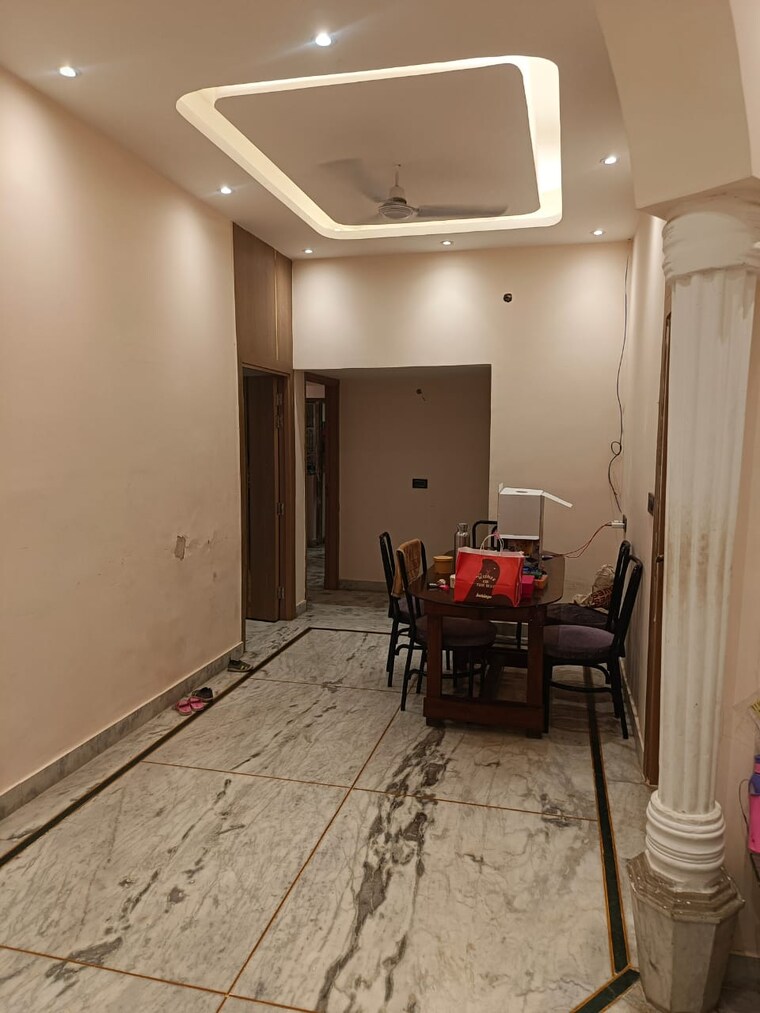  Parking, sector 31 2 Bedroom 1450 Sq.Ft. Builder Floor In Sector 31 Noida 9623658