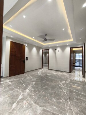 Room in 3 BHK Apartment at Smart World Orchard, Sector 61 – for Rent