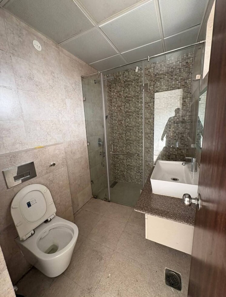 Bathroom, smart-world-orchard 3 Bedroom 1630 Sq.Ft. Apartment In Sector 61 Gurgaon 9623663