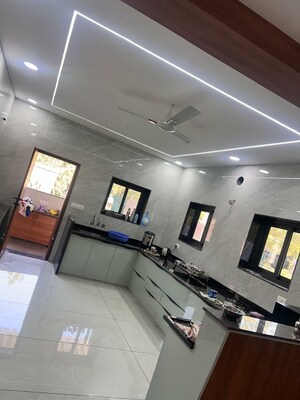 Furnished Amenities in 2 BHK Villa at Vaishnodevi Circle – for Rent