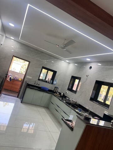 Furnished Amenities in 2 BHK Villa at Vaishnodevi Circle – for Rent