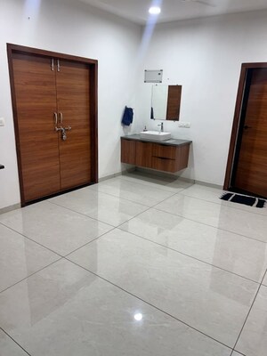 Room in 2 BHK Villa at Vaishnodevi Circle – for Rent