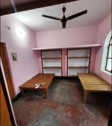 Room in 2 BHK Villa at Husainganj – for Rent