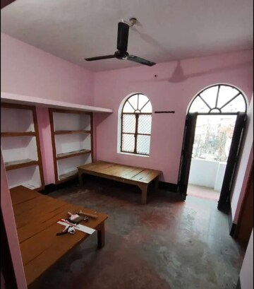 Room in 2 BHK Villa at Husainganj – for Rent