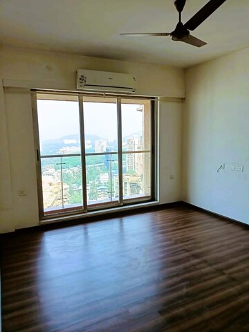 Room in 4 BHK Apartment at Rajesh Raj Grandeur, Powai – for Rent