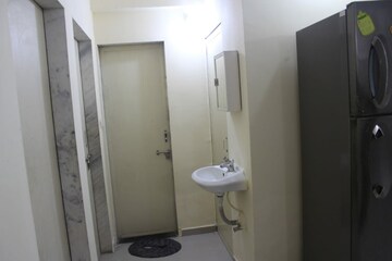 Bathroom in 2 BHK Apartment at Vaishnodevi Circle – for Rent