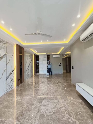 Room in 3 BHK Apartment at Saket – for Rent