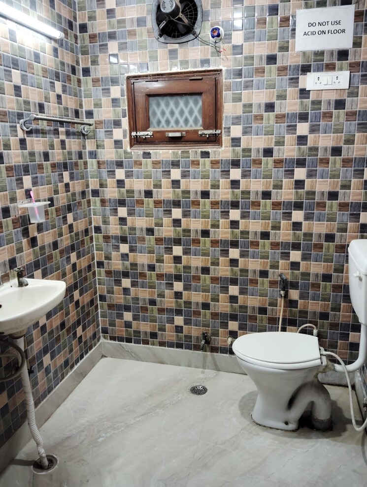 Bathroom, rwa-apartments-sector-27 1.5 Bedroom 750 Sq.Ft. Independent House In Sector 27 Noida 9623736