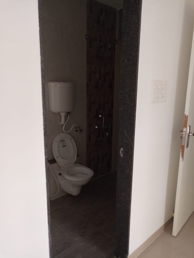 Attached Bathroom, vanaz-corner 3 Bedroom 1107 Sq.Ft. Apartment In Kothrud Pune 9623749