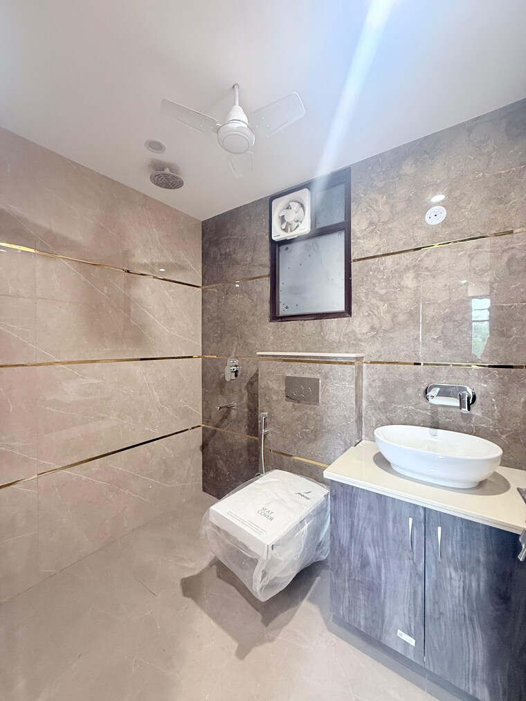 Bathroom, sector 56 3 Bedroom 2700 Sq.Ft. Builder Floor In Sector 56 Gurgaon 9623788