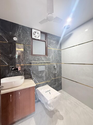 Attached Bathroom in 3 BHK Builder Floor at Sector 56 – for Rent