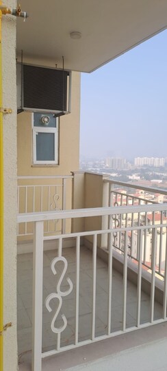 3 BHK Apartment For Sale in Emaar Palm Gardens