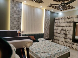 Room in 6+ BHK Independent House at Crossing Republic – for Sale