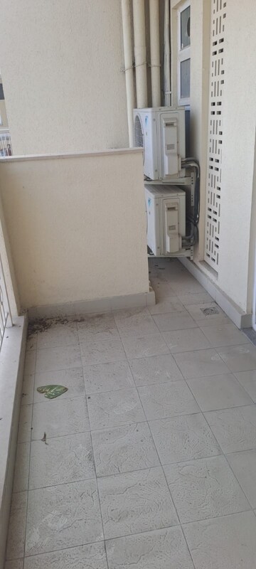 Room in 3 BHK Apartment at Emaar Palm Gardens, Sector 83 – for Sale