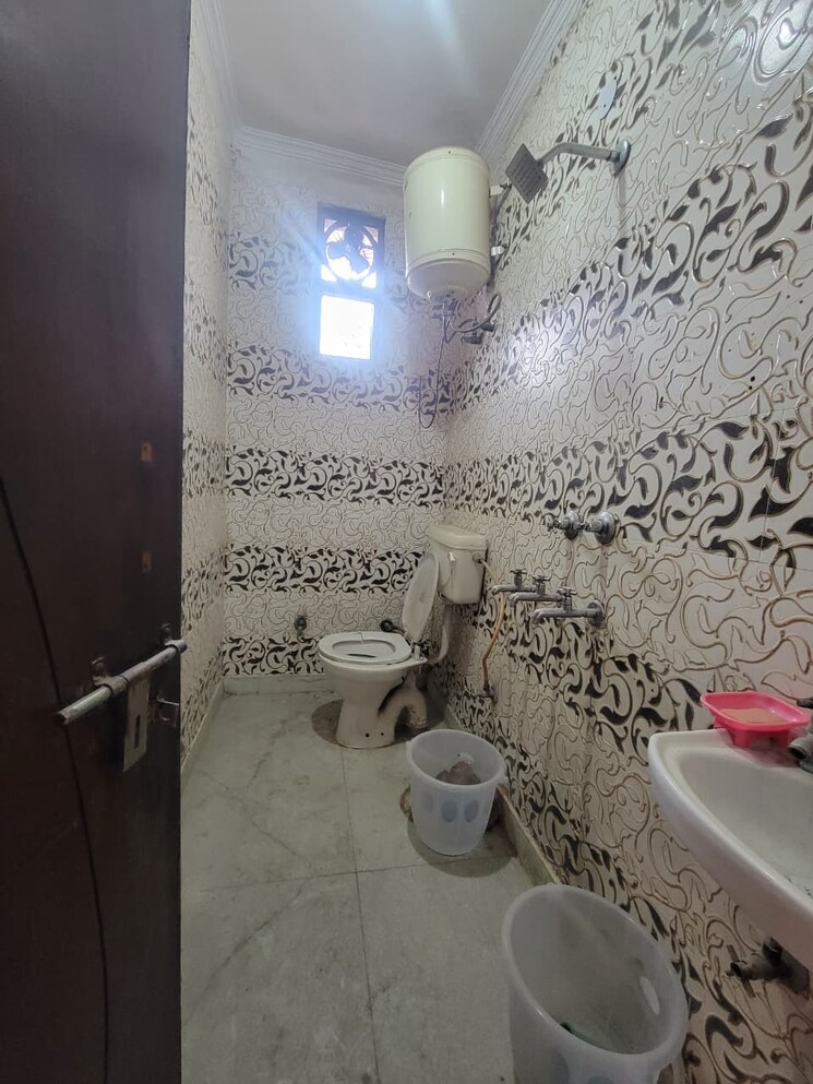 Bathroom, govindpuri 2 Bedroom 570 Sq.Ft. Builder Floor In Govindpuri Delhi 9623838