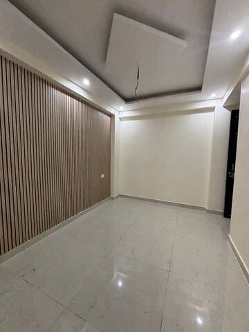 Room in 1 BHK Builder Floor at Samridhi Luxury Homes, Baraula – for Sale