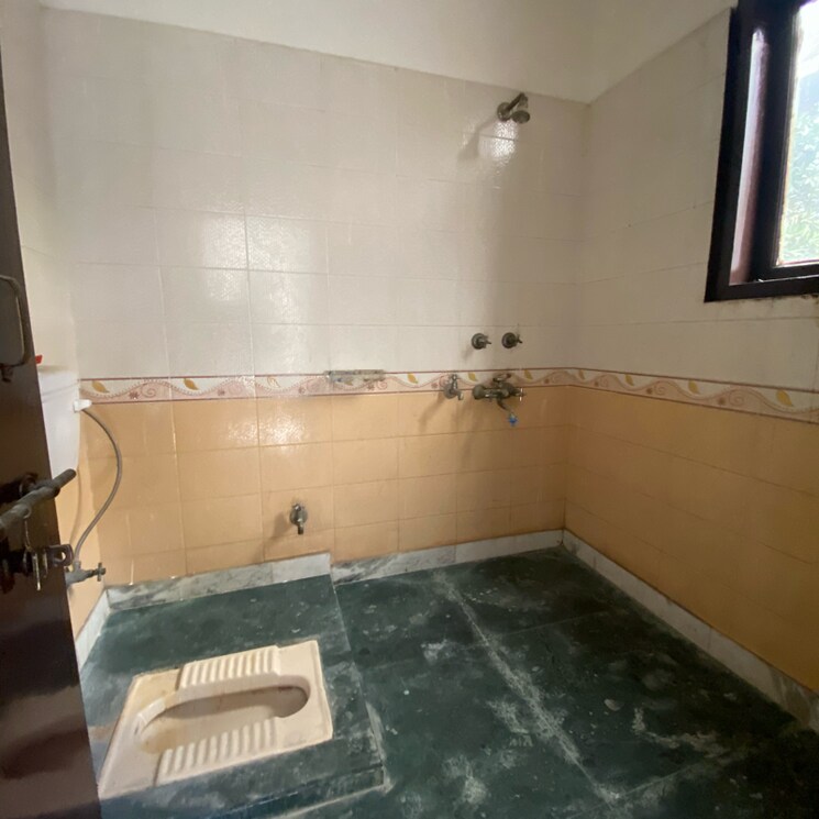 Bathroom, chattarpur 2 Bedroom 1000 Sq.Ft. Builder Floor In Chattarpur Delhi 9623874