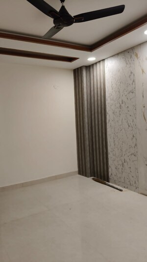 Room in 2 BHK Builder Floor at Sector 16 – for Rent