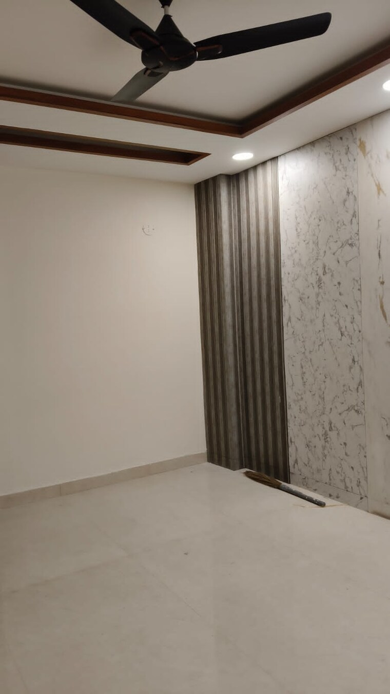 Room, sector 16 2 Bedroom 1250 Sq.Ft. Builder Floor In Sector 16 Faridabad 9623883